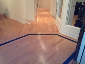 Red Oak - Prefinished Engineered - with Black Maple border