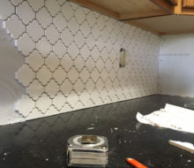 Installing kitchen backsplash tile